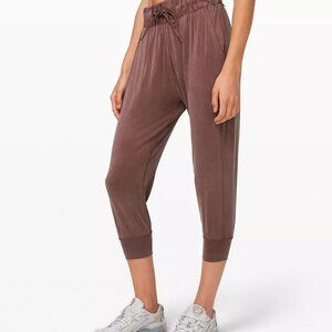 Lululemon, Lost in Leisure Crop Jogger, Antique Bark - Sz. 2